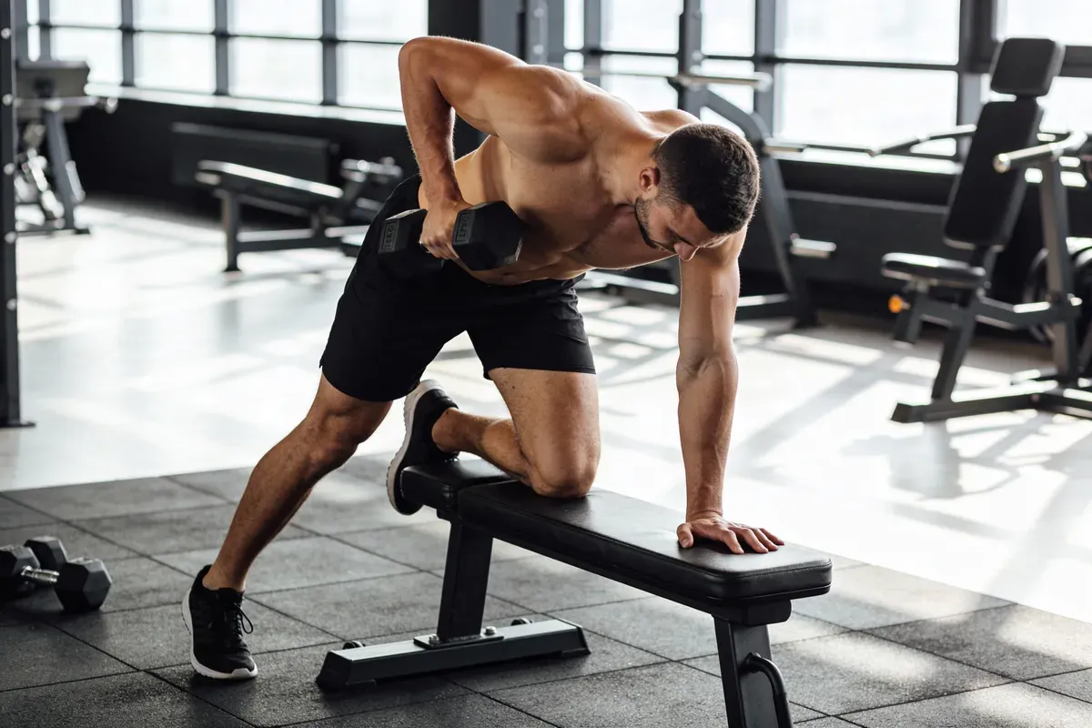 Rowing haltère un bras : Technique parfaite pour un dos musclé !