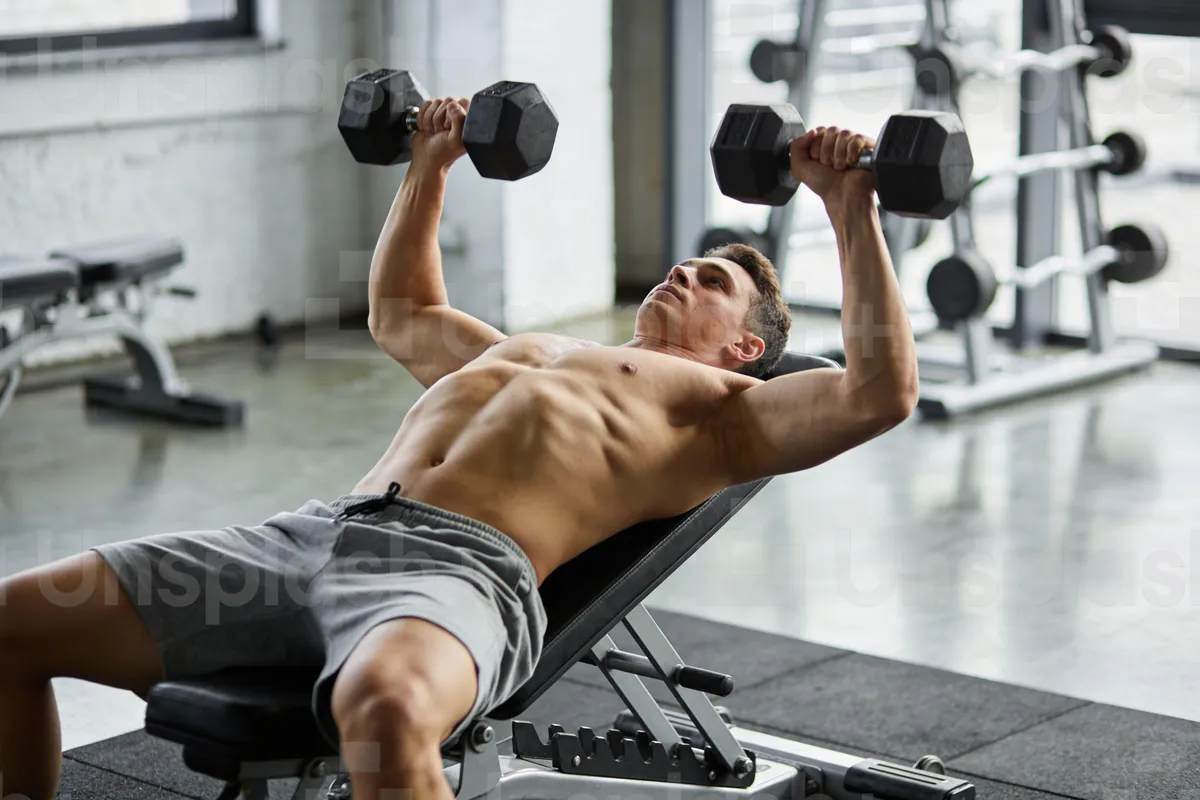 Développé incliné haltères : Technique et muscles ciblés ?