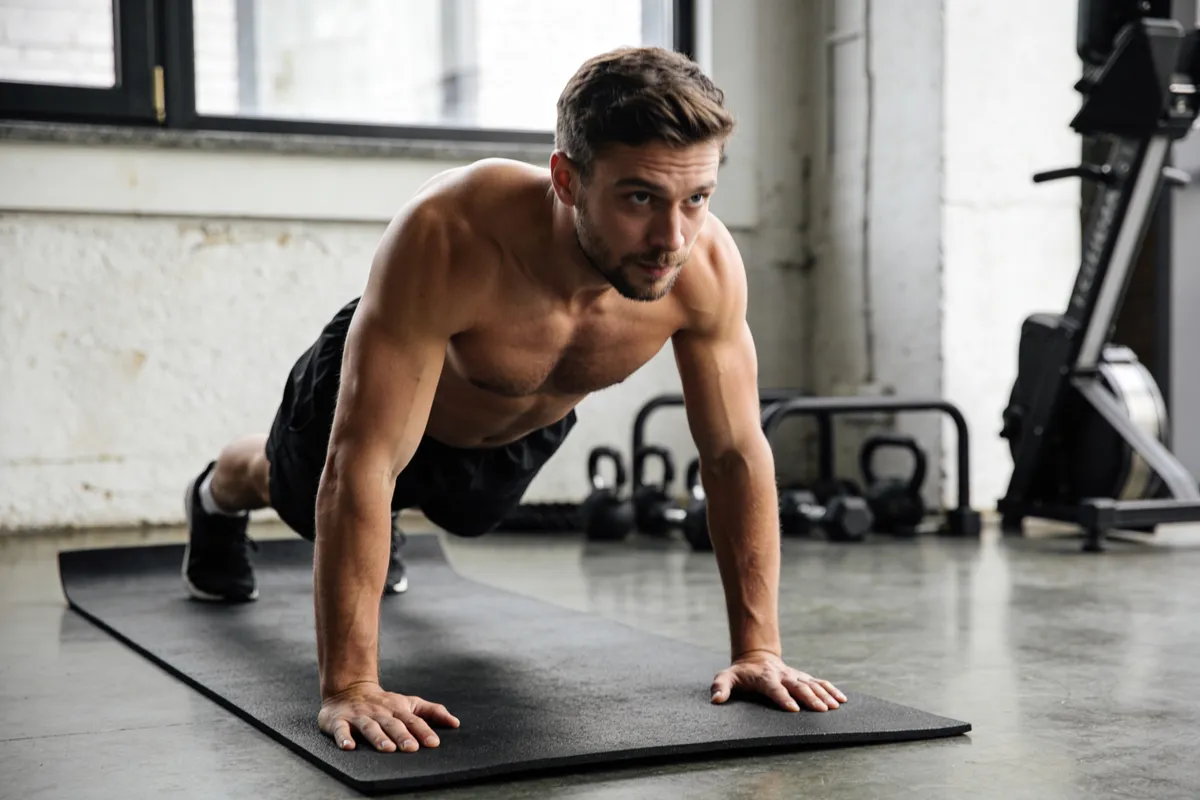 Pompes diamants : Comment sculpter vos pectoraux efficacement ?